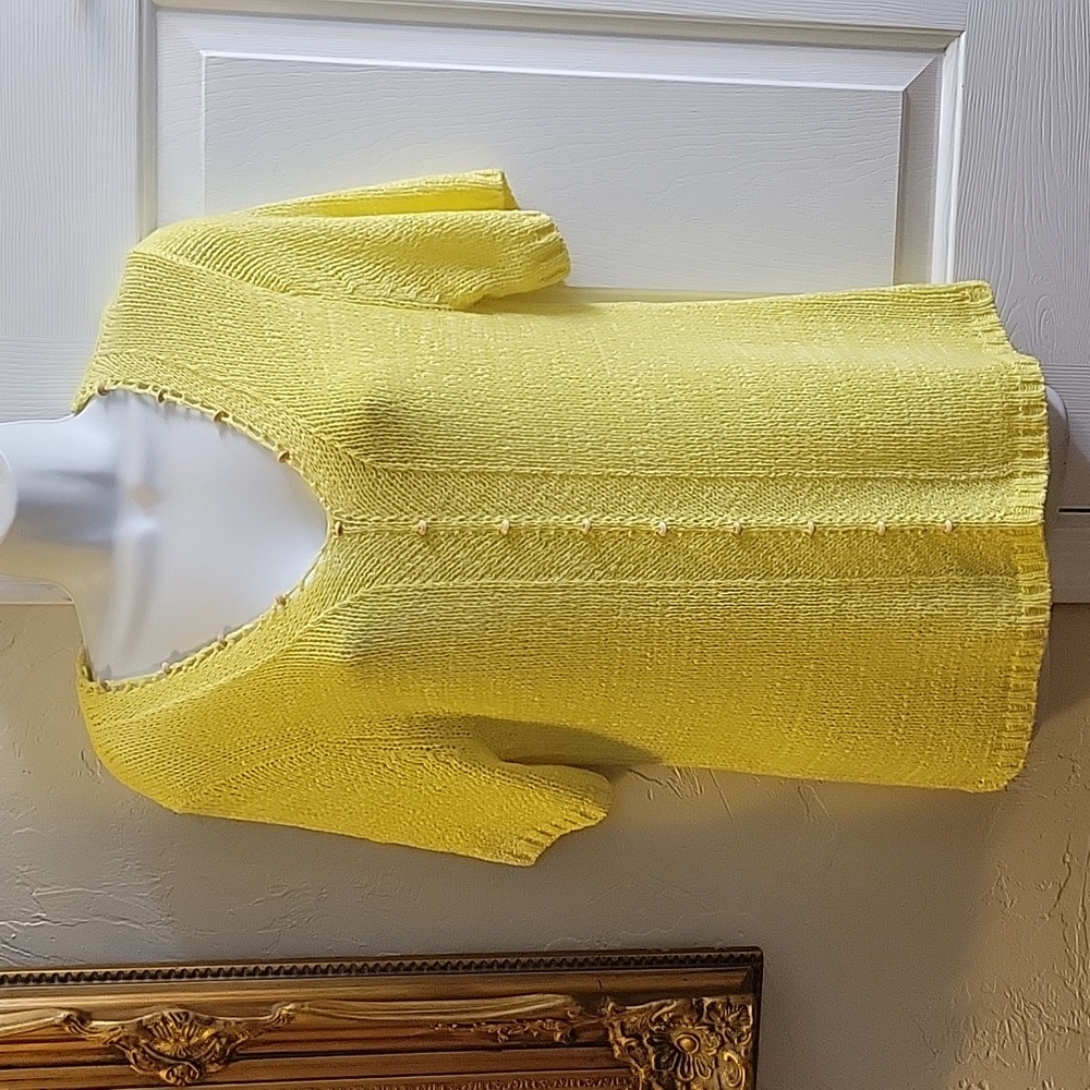 TanJay Yellow V-neck Short Sleeve Sweater
